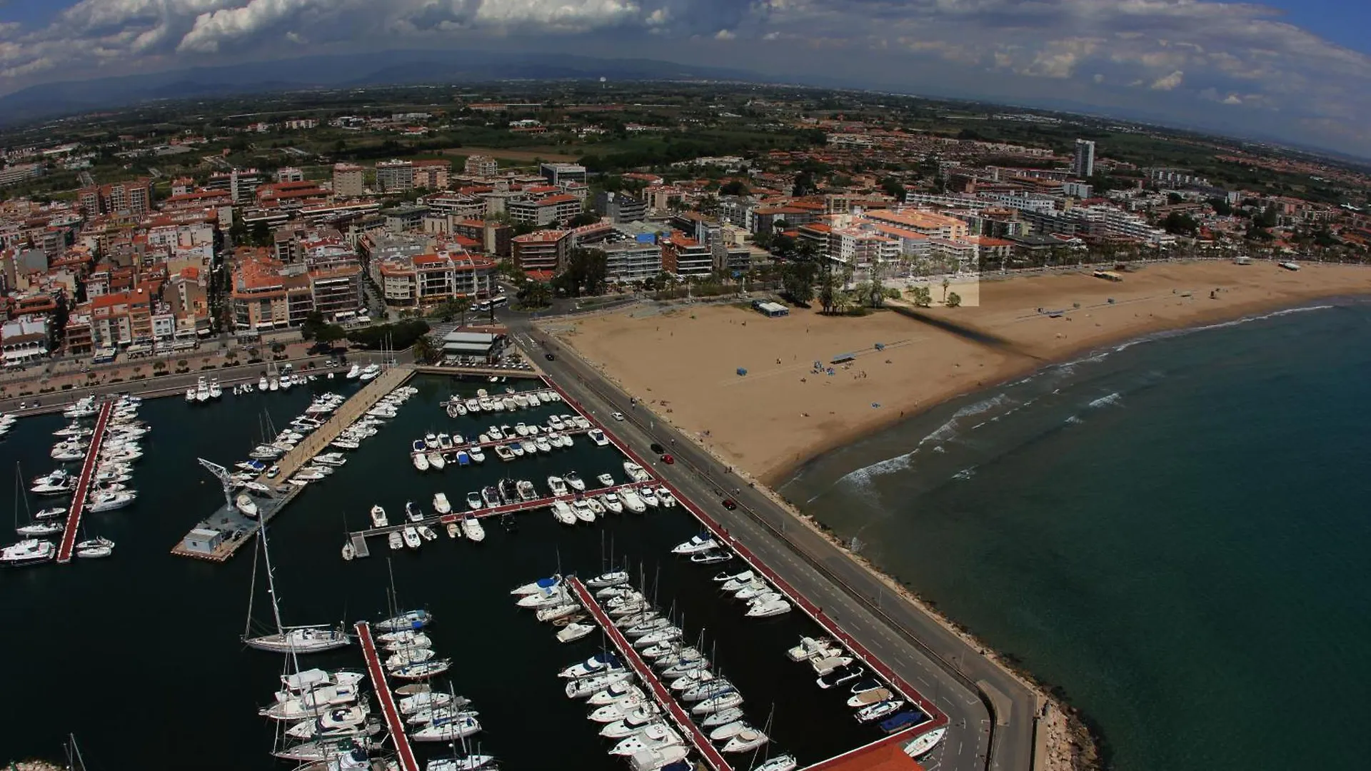 Xaloc Only Families Apartment Cambrils Spain